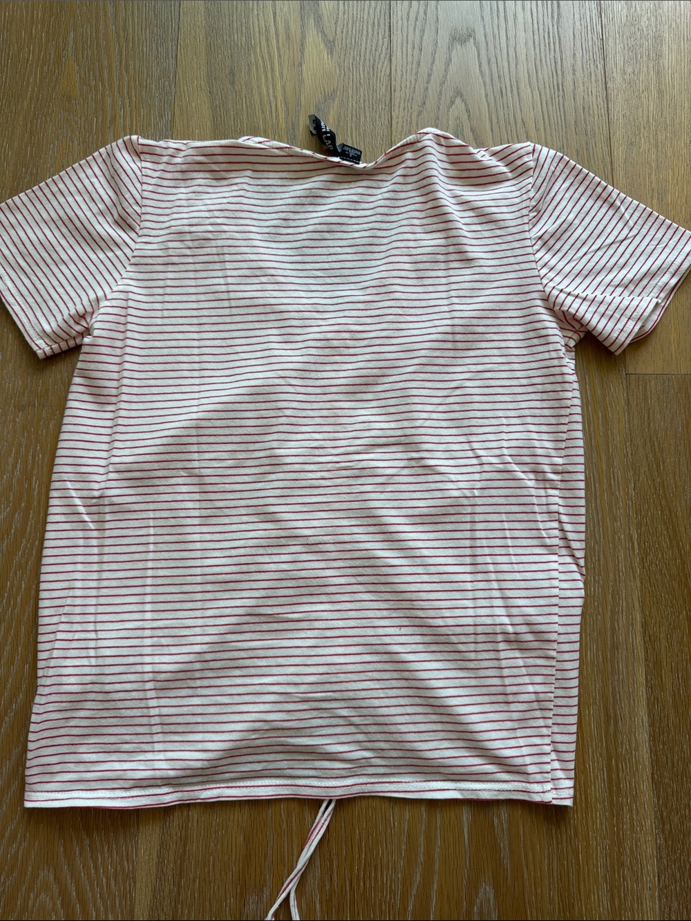 Design Lab Lord & Taylor Red Striped Ruched V-Neck Tee - Picture 5 of 7